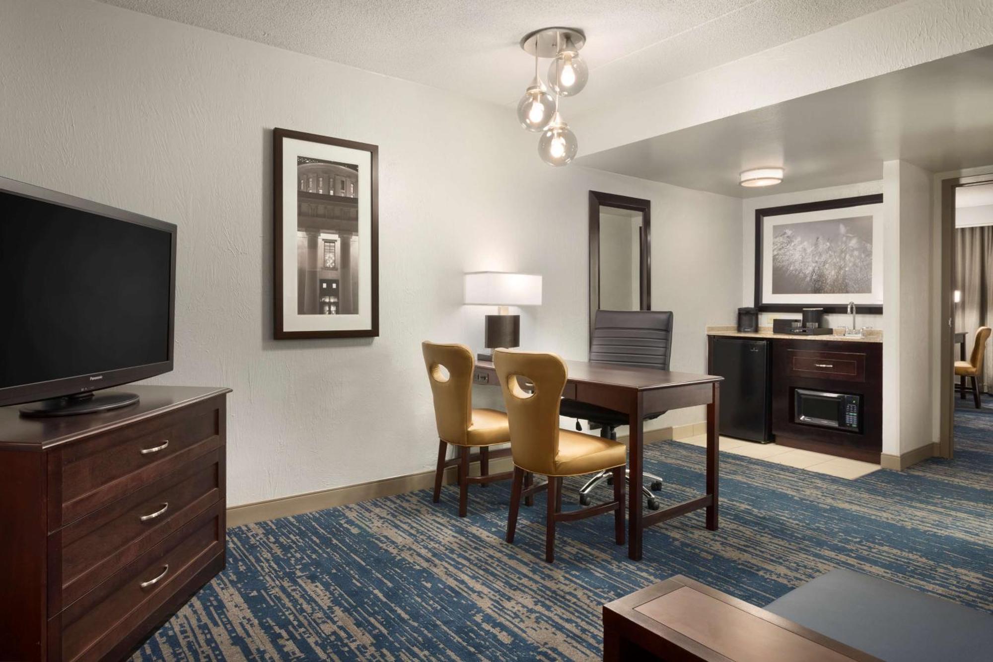 Embassy Suites By Hilton Columbus Extérieur photo