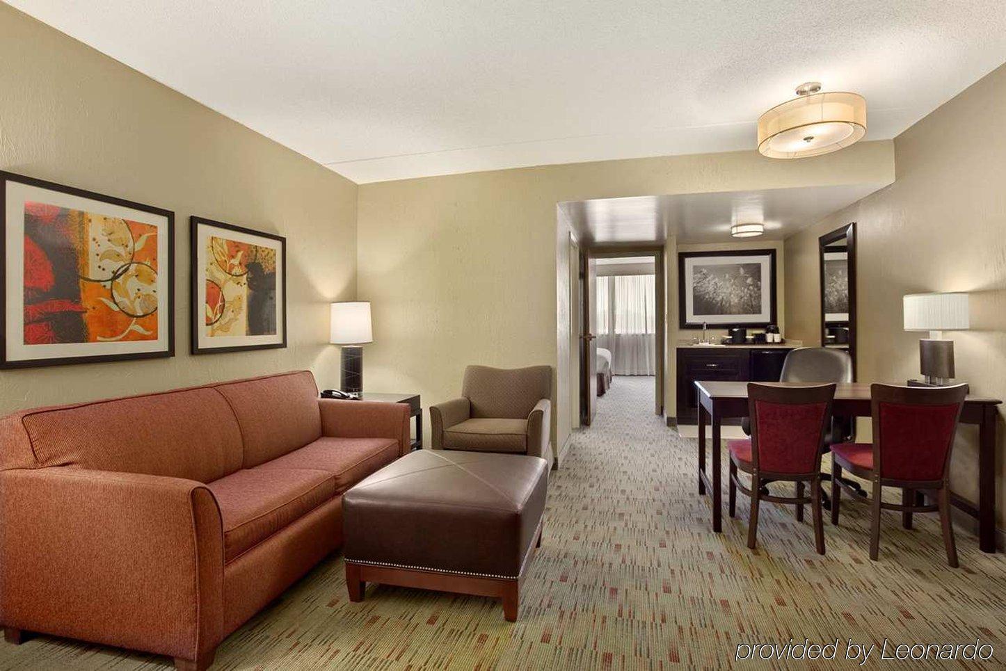 Embassy Suites By Hilton Columbus Chambre photo